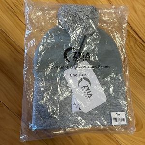 Zyia light gray Pom Pom Beanie